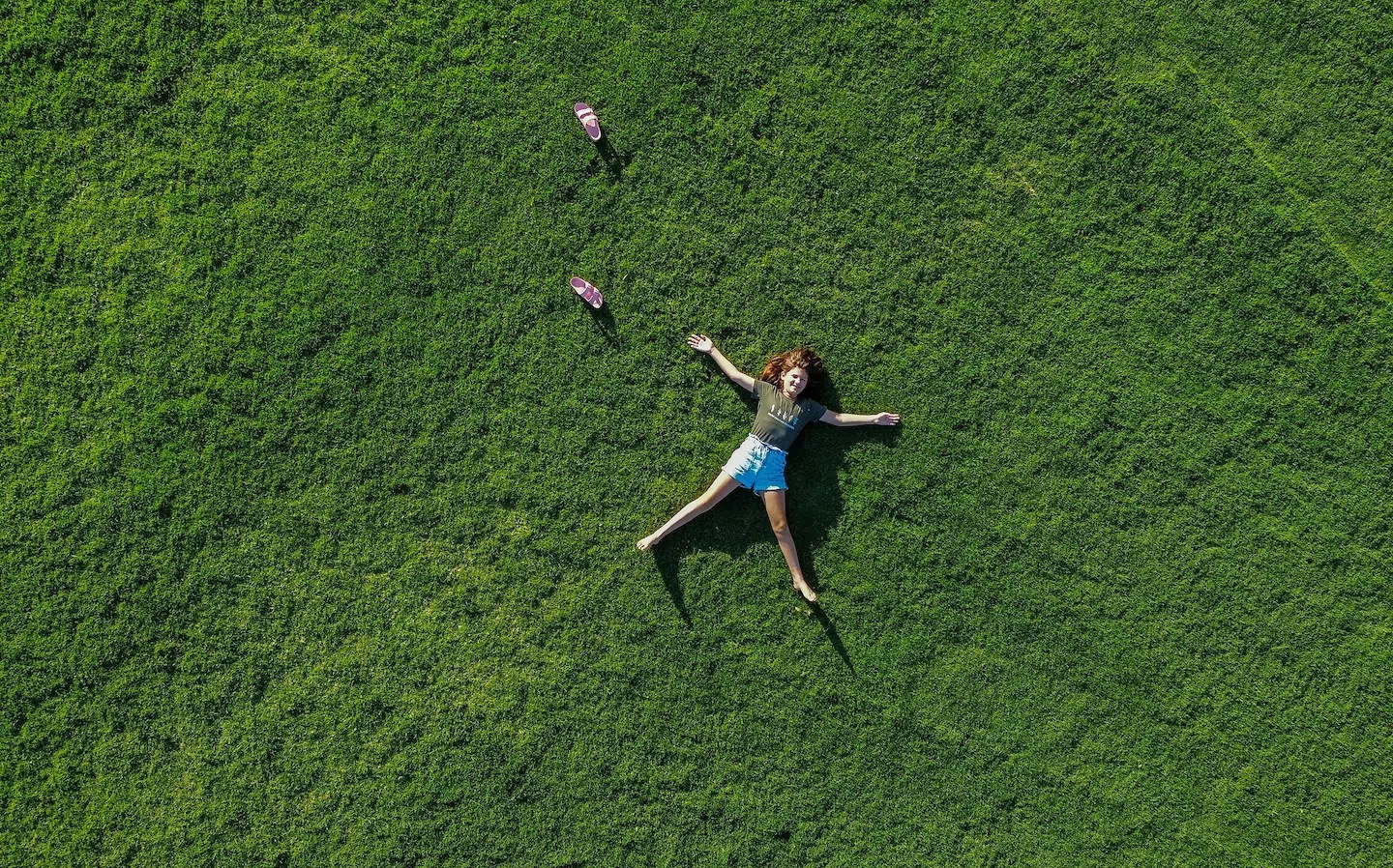 1000 de ore afară: podcastul care ajută familiile să recucerească copilăria prin natură