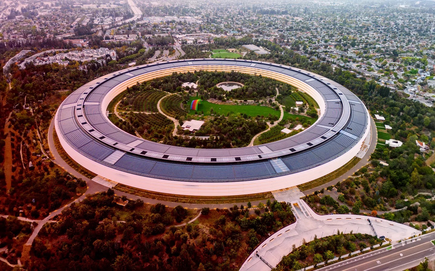 Virajul spre dreapta al Silicon Valley: în culisele apropierii elitei tech de Trump, în podcastul „The Daily” de la New York Times 